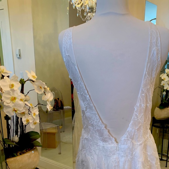 Wedding gown 💖 - Picture 2 of 5